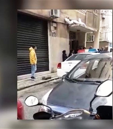 جريمة قتل مروّعة.. أب وولديه جثث داخل شقة في عين الرمانة!