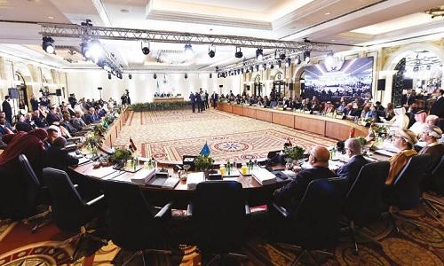 عشية القمة العربية الاقتصادية... امير قطر يقرر الحضور شخصياً