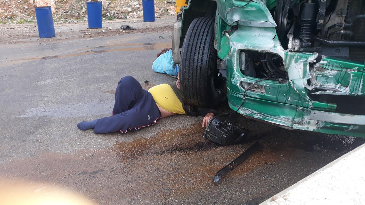 خاص بالصور: حادث على الطريق الشام الدولي والدفاع المدني ينقل المصاب الى مستشفى الرحمة