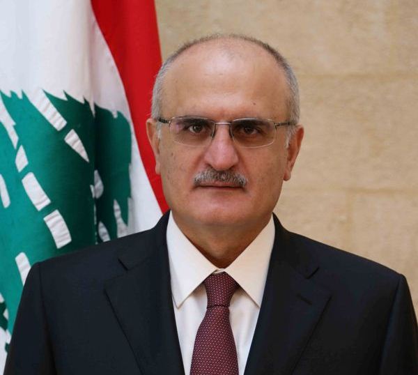 خليل وقع المستحقات المالية لجميع المستشفيات الحكومية