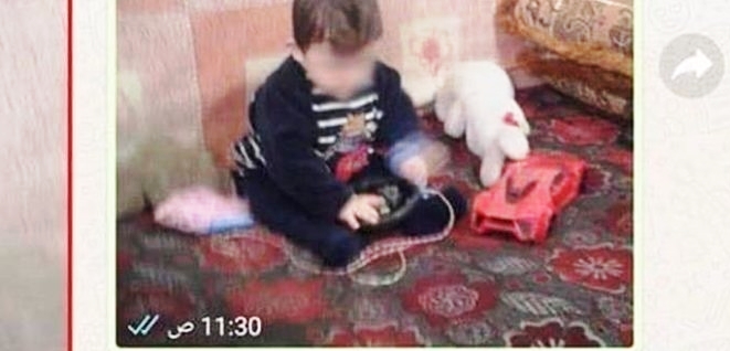 لاجئٌ يعرضُ طفله للبيع عبر “واتساب” 