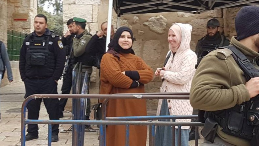 العدو يعتقل 3 نساء أثناء خروجهن من الأقصى