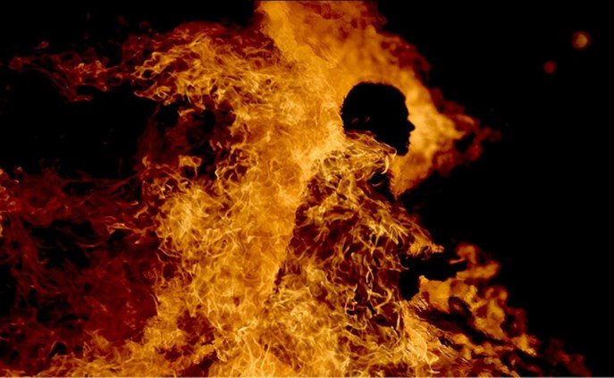 إبن ال 25 عاماً أحرق نفسه بداعي الحب 