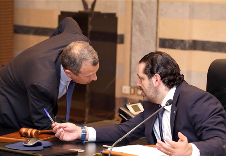 باسيل لوّح بإسقاط الحكومة بعد خلاف مع الحريري على التعيينات والكهرباء والنازحين.. فردّ "المستقبل بعنف