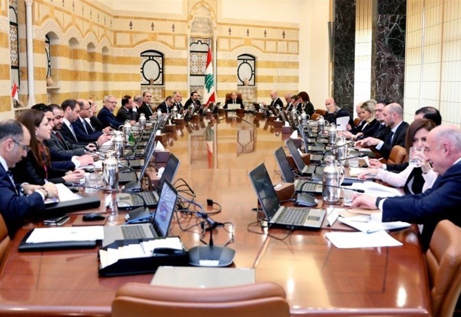 "إشكال" بين عون وخليل... و"الحكومة محاصرة"!