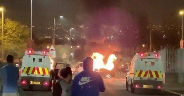 عمل إرهابي في أيرلندا الشمالية... قتيلة وقنابل وهجوم على الشرطة