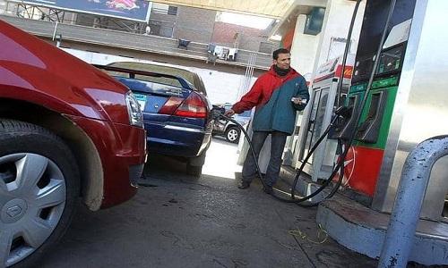 ضجة بشأن رفع أسعار الوقود في مصر... والحكومة تعلق