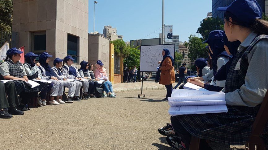 استمرار اعتصام طلاب الشهادة المتوسطة المحرومين من تقديم الامتحانات الرسمية