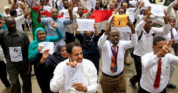 مصر: نقف على مسافة واحدة من الجميع بالسودان