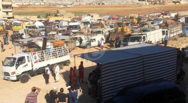 الجيش اللبناني يجول على مخيمات عرسال للتأكد من هدم غرف الباطون