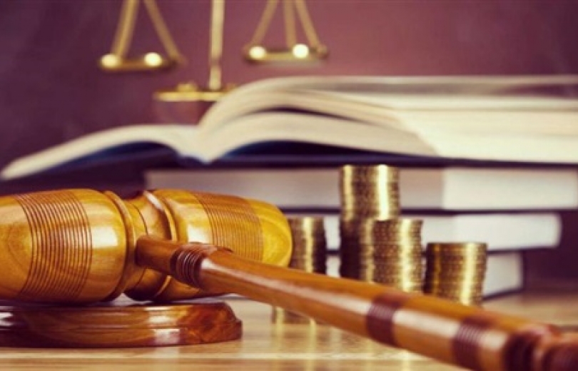 ماذا يحصل بين القضاة والمحامين؟