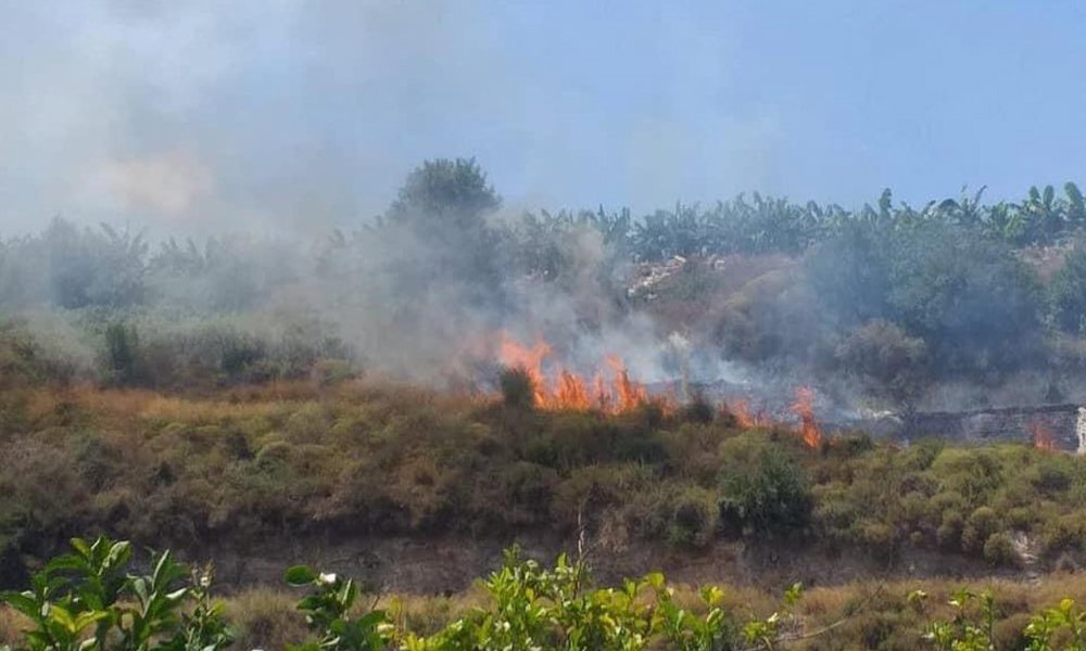 حريق في جبل مقابل لحي البشرون الغازية