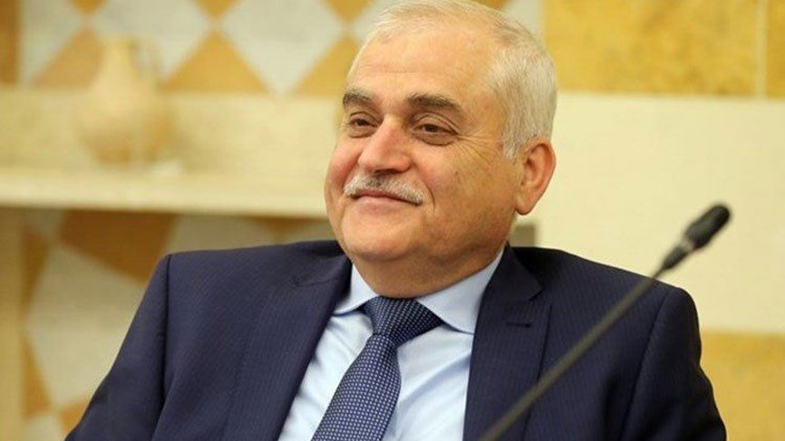 وزير الصّحّة يتكفّل بعلاج رضيع يعاني من تفتّت في عظام رقبته