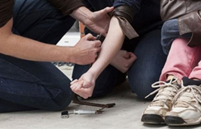 ترويج مخدرات في ٥ مدارس كبرى