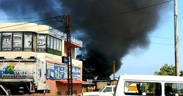 ظاهرة حرق الإطارات مستمرة... وأهالي العبدة يناشدون المعنيين