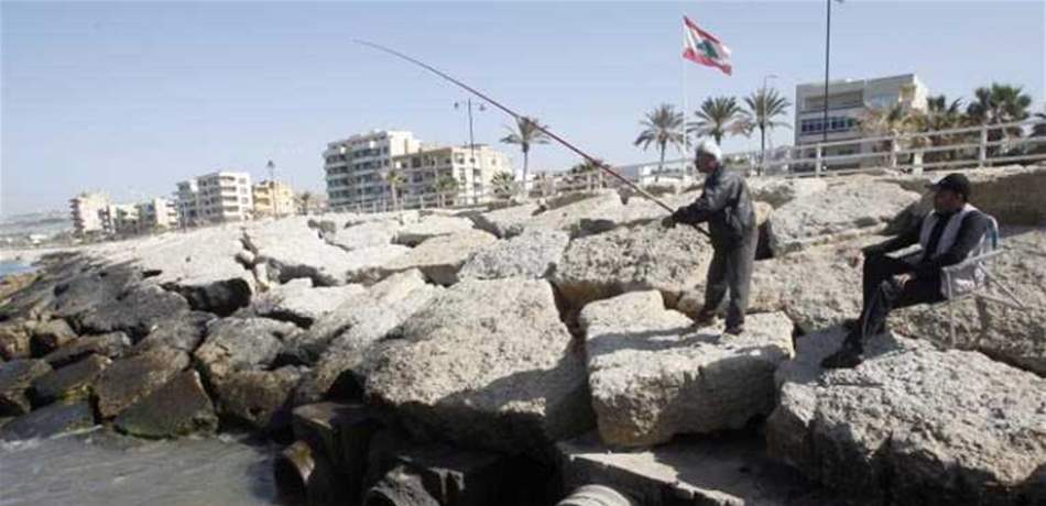 للبنانيين.. أنتم تسبحون بالبراز!