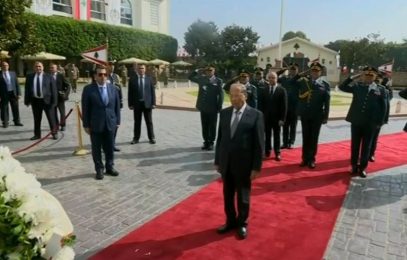الرئيس عون يضع إكليلا على نصب شهداء ضباط الجيش