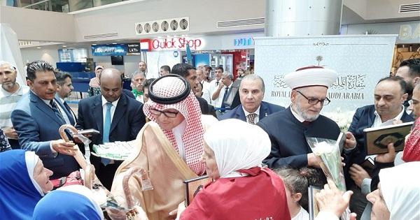 بخاري من المطار: تأشيرات الحج بلغت 20 ألفاً منها 10 آلاف للبنانيين