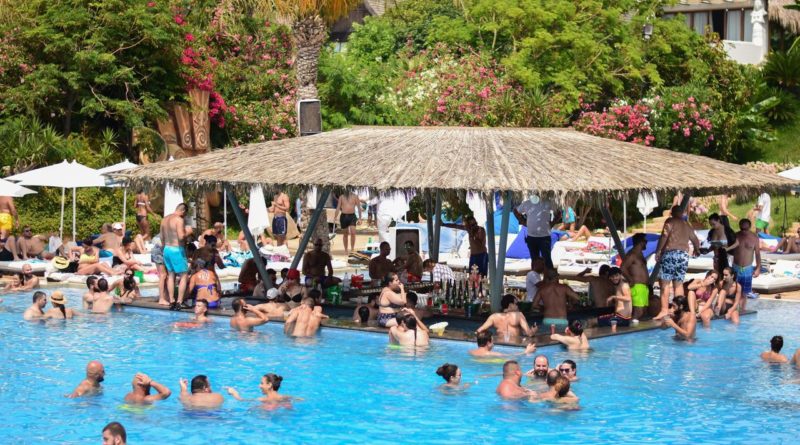 منع عاملة أجنبية من السباحة في احد المسابح في الجنوب بسبب لون بشرتها