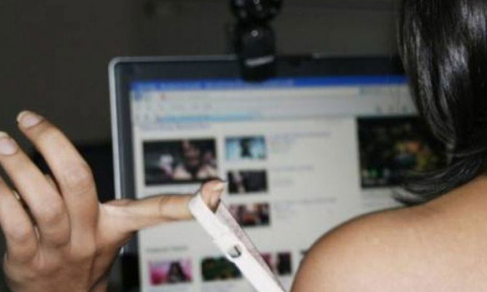 ابتزوا ابنة الـ14 عاما بنشر صورها.. واستغلوها جنسيا