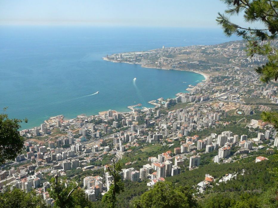 تجار جونية يشتكون الحواجز العشوائية.. توسعة الأوتوستراد قريبا؟