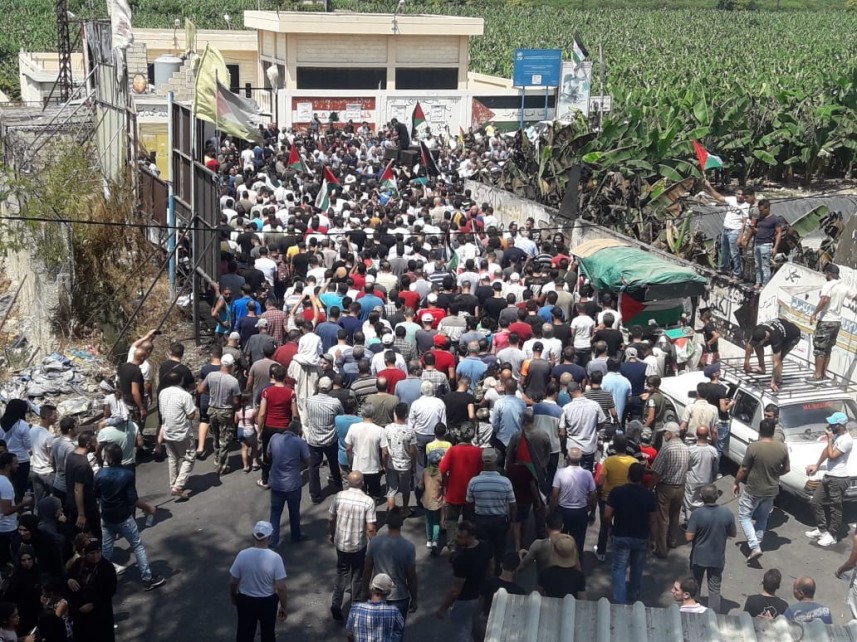 " جمعة الغضب 6" .. تشعل المخيمات احتجاجاً على قرار وزارة العمل