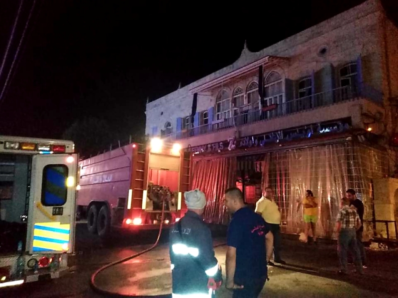 اخماد حريق داخل سوبر ماركت في جونيه