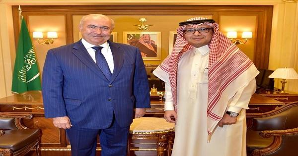 مخزومي بعد لقائه بخاري: على أركان الحكم التمسك بالطائف