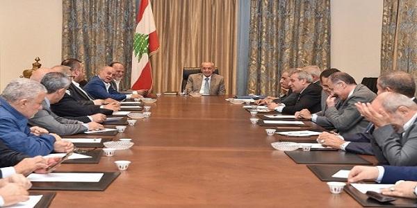 بزي عن بري: لبنان في عين العاصفة وهناك حرب حقيقية تمارس ضده