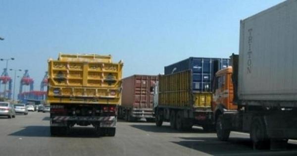 مالكو الشاحنات العمومية: انزال اللوحات العمومية الجديدة الى السوق يدمر النقل العام