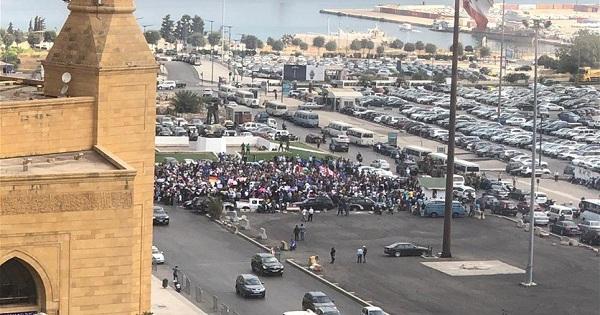 بالصور: اعتصام حاشد للاجئين الفلسطينيين في ساحة الشهداء