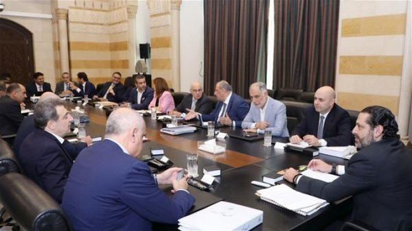 أوساط الحريري: الحكومة مُنكَبّة على العمل لإيجاد العلاجات اللازمة للأزمة