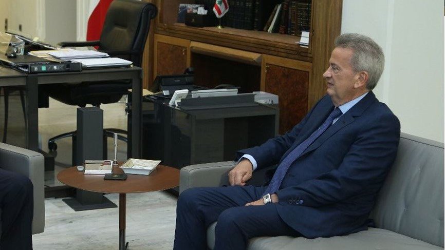 سلامة من بعبدا: مصرف لبنان سيصدر تعميماً غدا يخفف الضغط على طلب الدولار لدى الصيارفة