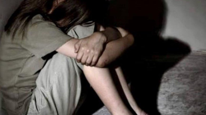 استدرج فتاتين قاصرتين إلى منزله وتحرّش بهما!