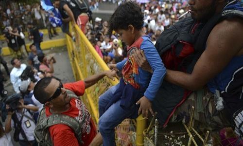 ترامب يعلق دخول المهاجرين إذا لم يستطيعوا دفع تكاليف العلاج الطبي