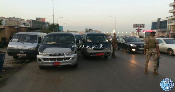 تجمع لأصحاب الفانات في خلدة والسير شبه متوقف