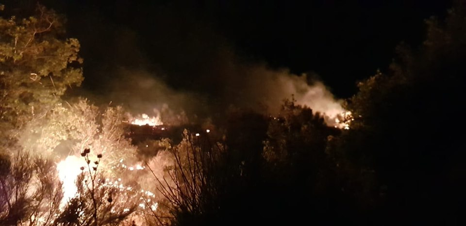  اندلاع حريق في جبال الأربعين الضنية والدفاع المدني يعمل على اخماده