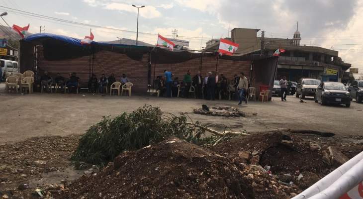 إشكال في النبطية بعد مرور سيارة رفع من بداخلها السلاح على المتظاهرين