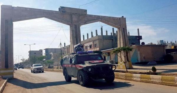 روسيا تعزز وجودها شمال شرقي سوريا وتتحدث عن "انسحابات كردية"
