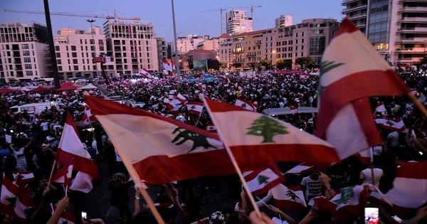 حراك صور: باقون على الإعتصام في ساحة العلم دون إقفال الطرق