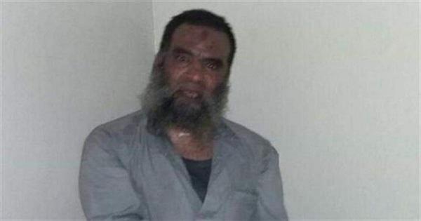 قطع الطريق ودقّق في هويات المارة