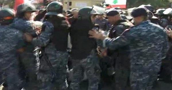 إعادة فتح الطريق عند "الرينغ" وسجالات بعد حرق العلم الإسرائيلي