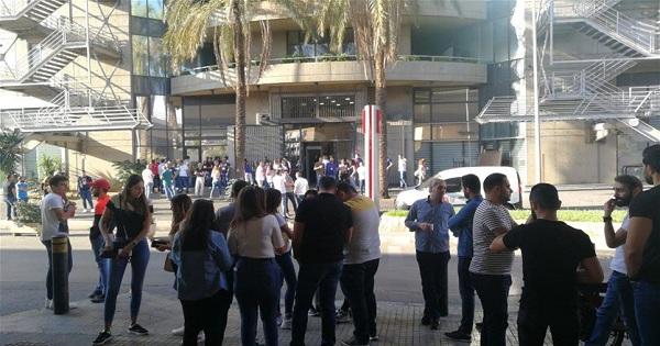 موظفو الخلوي بدأوا اضرابهم المفتوح