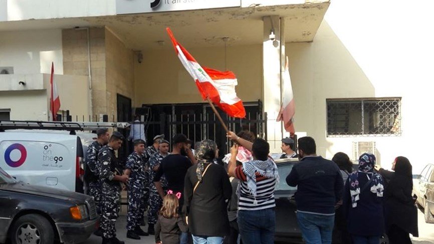 إقفال مبنى أوجيرو وليبان بوست ومركز وزارة العمل في حلبا