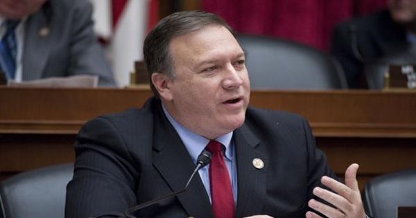 "تايم": بومبيو ينوي الاستقالة في ظل التحقيق بمسألة عزل ترامب