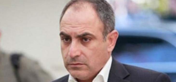 أسود: هيدا الحمار سرقنا