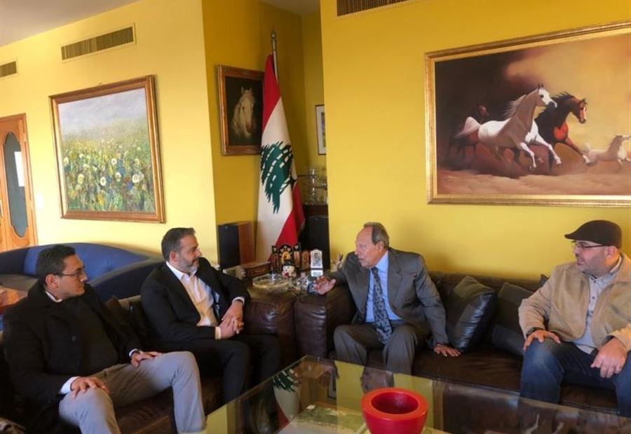 رئيس الجمهورية السابق يستقبل وفدًا من الحَراك