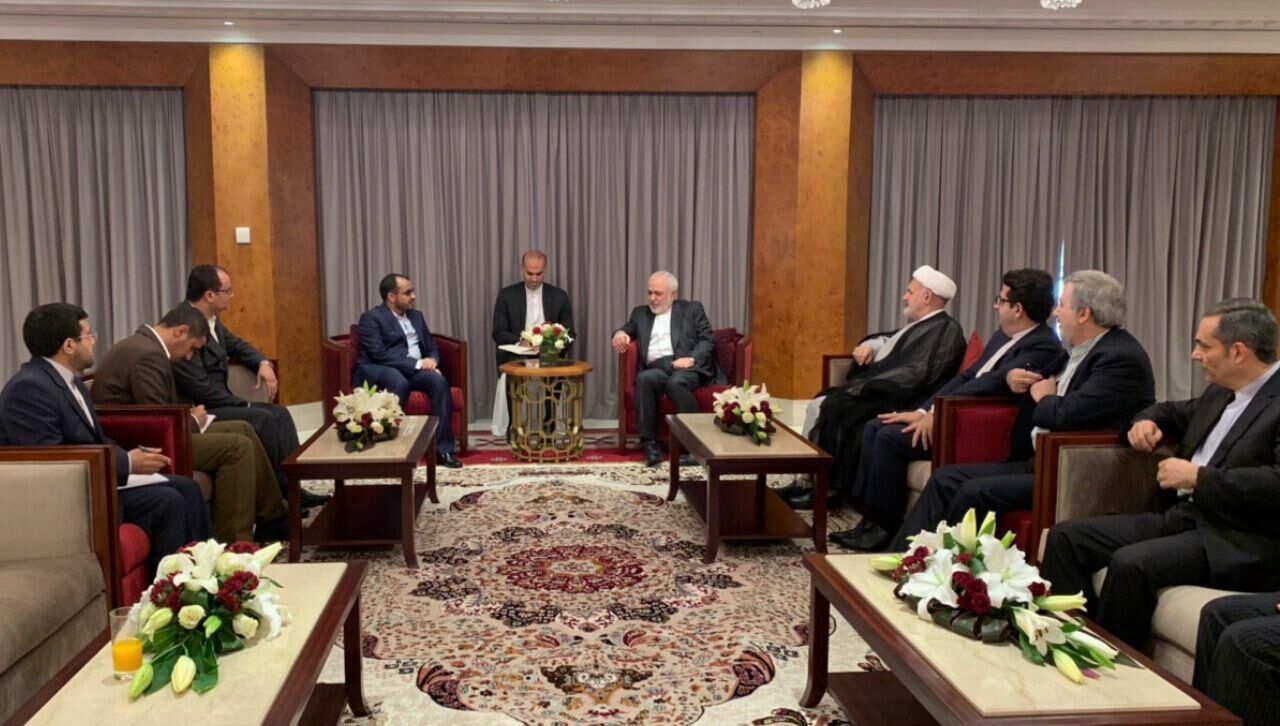 ظريف يبحث مع المتحدث باسم “أنصار الله” آخر المستجدات السياسية والميدانية في اليمن  