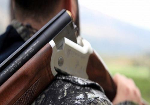 كان يلهو ببندقية صيد في النبطية... فأصاب شقيقه إبن الـ3 سنوات في كتفه!