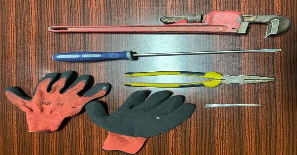 توقيف أحد أفراد عصابة سرقة سيارات... وضبط سيارة مسروقة